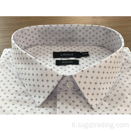 Camicia a maniche corte con stampa maschile chiara e pulita